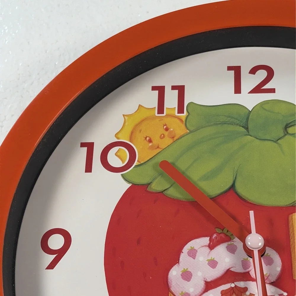 The World Of Strawberry Shortcake Battery Operated Wall Clock Working